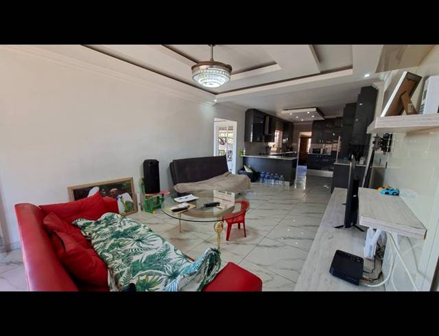 4 BEDROOM HOUSE FOR SALE IN BOOYSENS